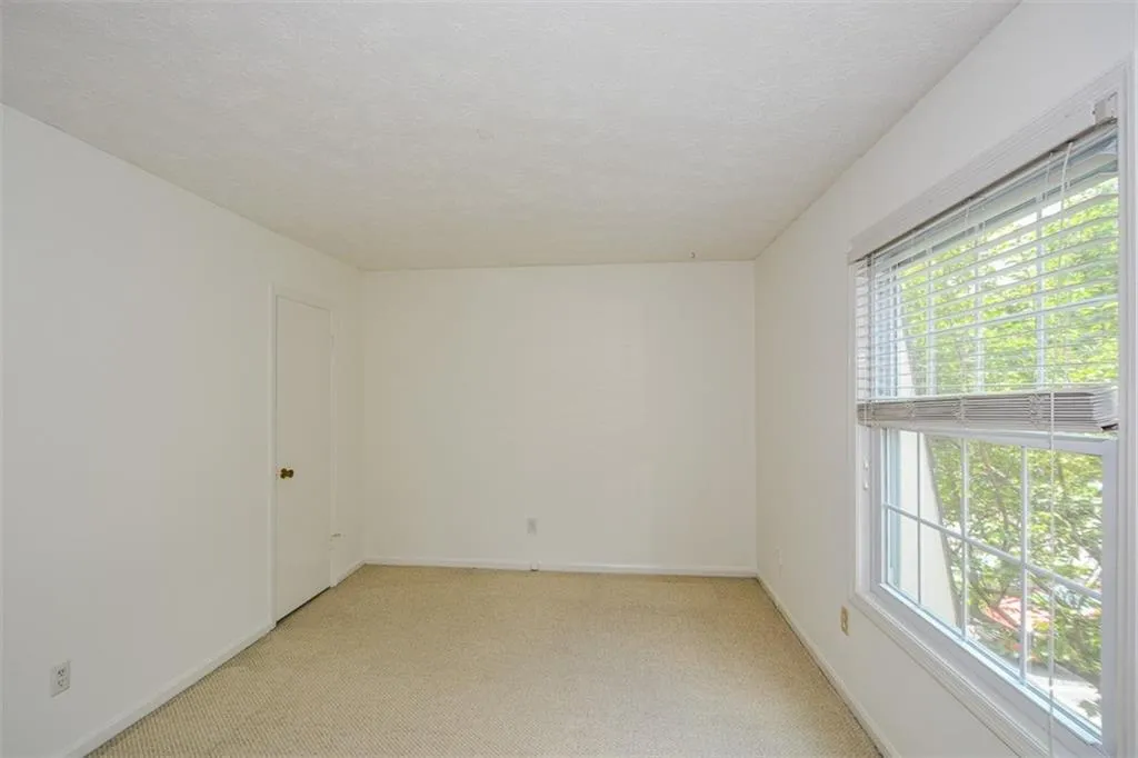 6402 Park Avenue Unit B4, Atlanta, Georgia 30342, 2 Bedrooms Bedrooms, ,1 BathroomBathrooms,Residential,Sold,6402 Park Avenue Unit B4,6862115