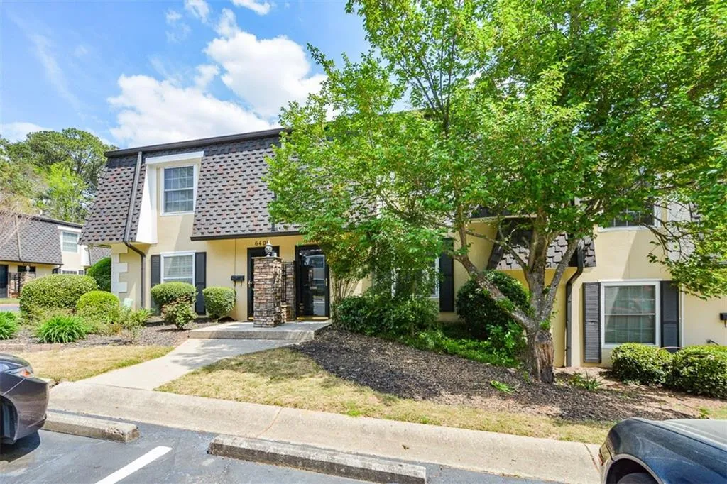 6402 Park Avenue Unit B4, Atlanta, Georgia 30342, 2 Bedrooms Bedrooms, ,1 BathroomBathrooms,Residential,Sold,6402 Park Avenue Unit B4,6862115