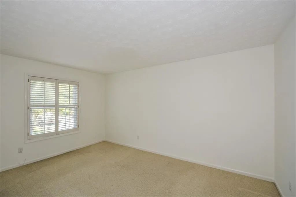 6402 Park Avenue Unit B4, Atlanta, Georgia 30342, 2 Bedrooms Bedrooms, ,1 BathroomBathrooms,Residential,Sold,6402 Park Avenue Unit B4,6862115