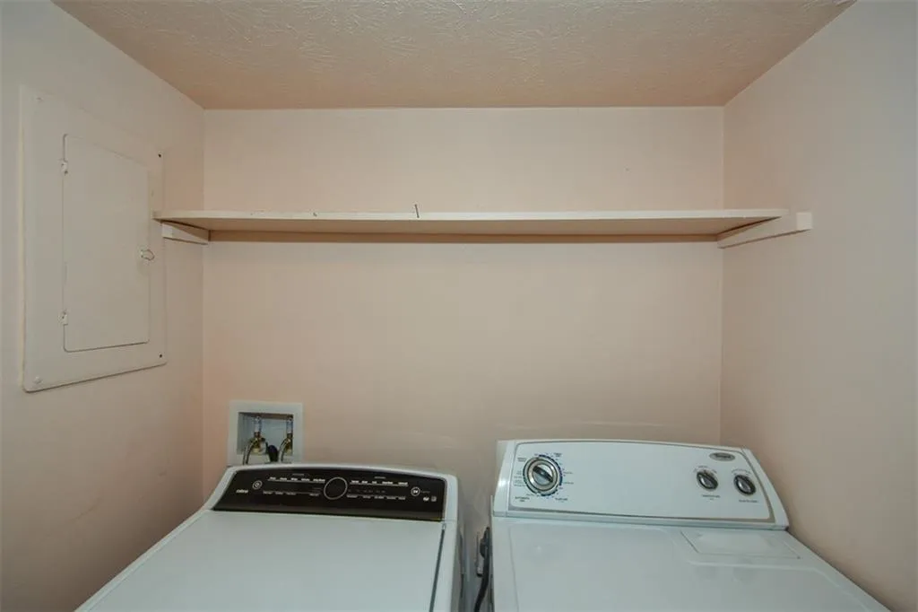 6402 Park Avenue Unit B4, Atlanta, Georgia 30342, 2 Bedrooms Bedrooms, ,1 BathroomBathrooms,Residential,Sold,6402 Park Avenue Unit B4,6862115