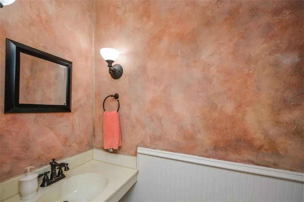 6402 Park Avenue Unit B4, Atlanta, Georgia 30342, 2 Bedrooms Bedrooms, ,1 BathroomBathrooms,Residential,Sold,6402 Park Avenue Unit B4,6862115