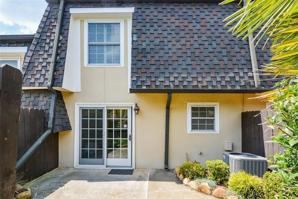 6402 Park Avenue Unit B4, Atlanta, Georgia 30342, 2 Bedrooms Bedrooms, ,1 BathroomBathrooms,Residential,Sold,6402 Park Avenue Unit B4,6862115