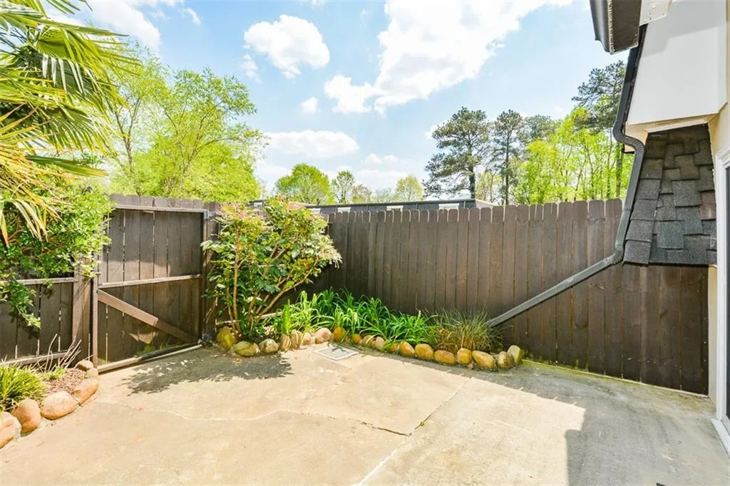 6402 Park Avenue Unit B4, Atlanta, Georgia 30342, 2 Bedrooms Bedrooms, ,1 BathroomBathrooms,Residential,Sold,6402 Park Avenue Unit B4,6862115