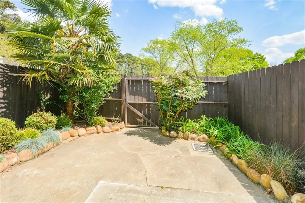 6402 Park Avenue Unit B4, Atlanta, Georgia 30342, 2 Bedrooms Bedrooms, ,1 BathroomBathrooms,Residential,Sold,6402 Park Avenue Unit B4,6862115