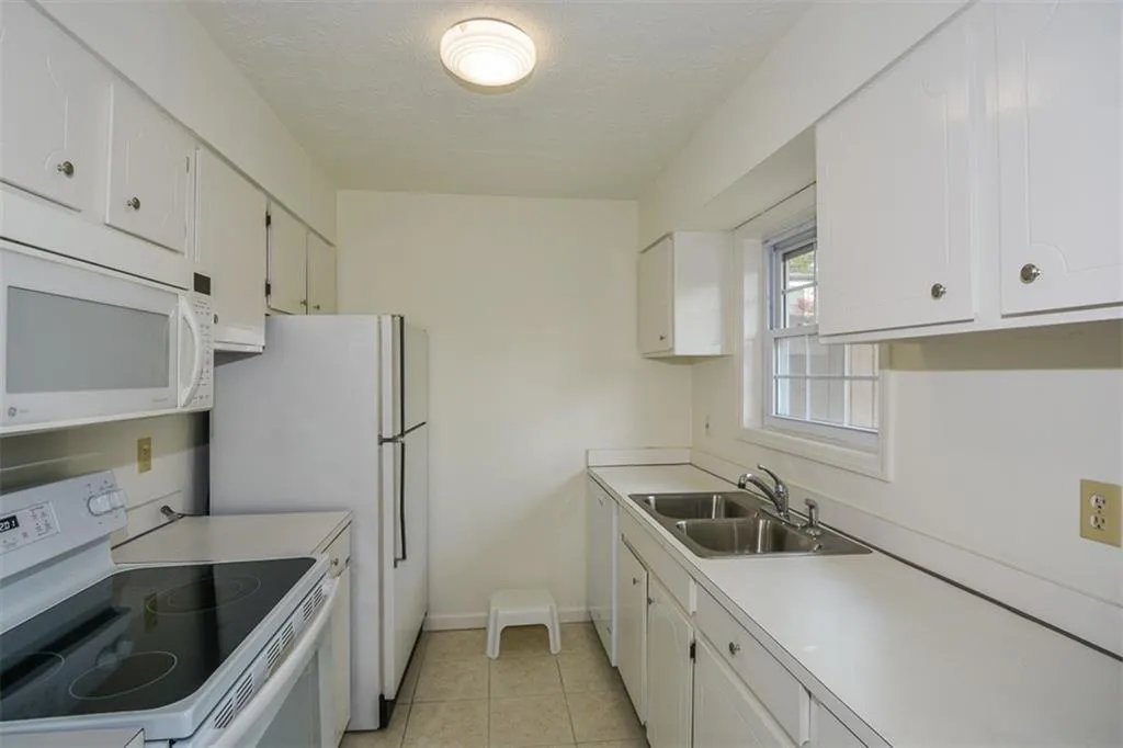 6402 Park Avenue Unit B4, Atlanta, Georgia 30342, 2 Bedrooms Bedrooms, ,1 BathroomBathrooms,Residential,Sold,6402 Park Avenue Unit B4,6862115