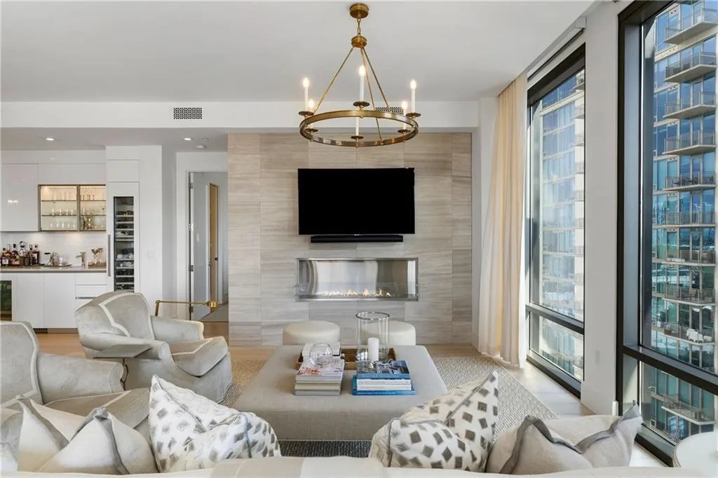 3107 Peachtree Road Ne Unit 1403, Atlanta, Georgia 30305, 2 Bedrooms Bedrooms, ,2 BathroomsBathrooms,Residential,For Sale,3107 Peachtree Road Ne Unit 1403,7621327