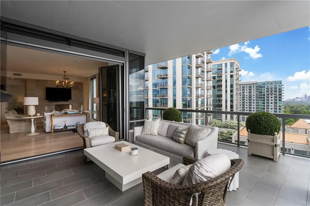 3107 Peachtree Road Ne Unit 1403, Atlanta, Georgia 30305, 2 Bedrooms Bedrooms, ,2 BathroomsBathrooms,Residential,For Sale,3107 Peachtree Road Ne Unit 1403,7621327