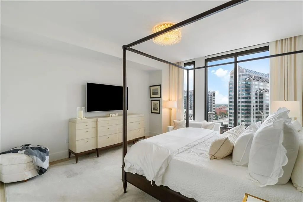 3107 Peachtree Road Ne Unit 1403, Atlanta, Georgia 30305, 2 Bedrooms Bedrooms, ,2 BathroomsBathrooms,Residential,For Sale,3107 Peachtree Road Ne Unit 1403,7621327