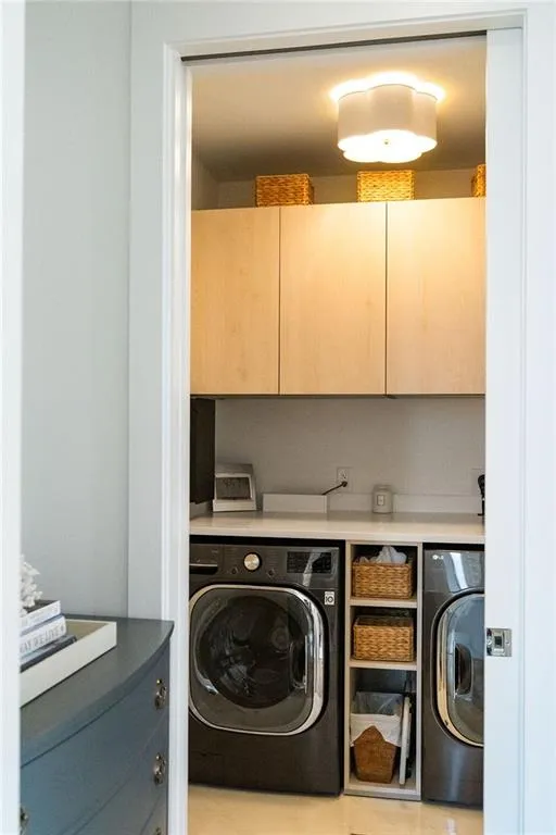 3107 Peachtree Road Ne Unit 1403, Atlanta, Georgia 30305, 2 Bedrooms Bedrooms, ,2 BathroomsBathrooms,Residential,For Sale,3107 Peachtree Road Ne Unit 1403,7621327