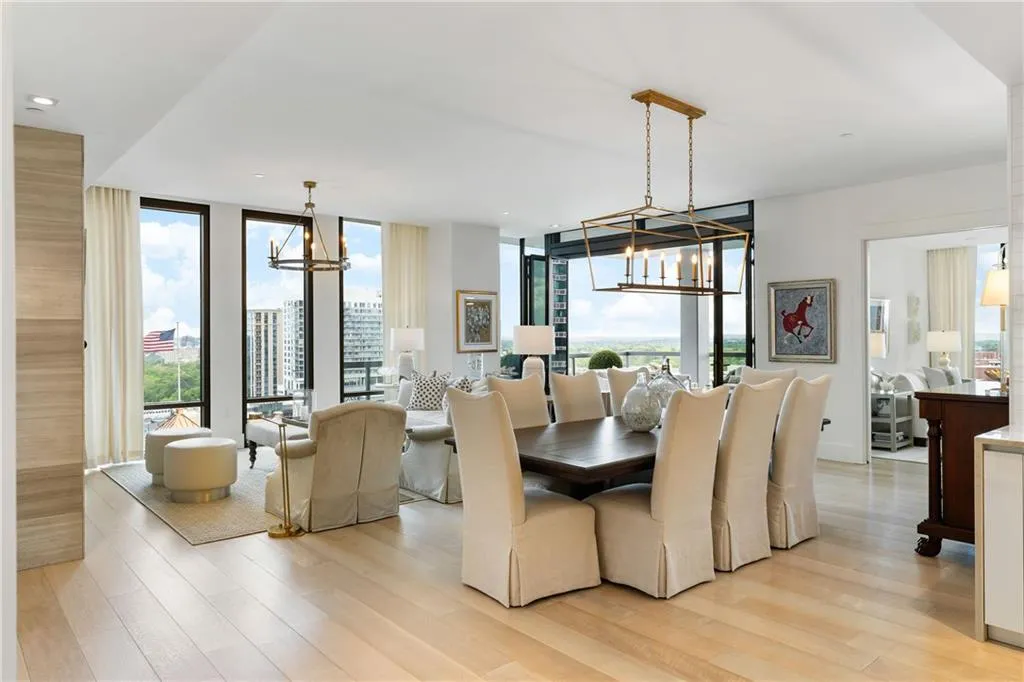 3107 Peachtree Road Ne Unit 1403, Atlanta, Georgia 30305, 2 Bedrooms Bedrooms, ,2 BathroomsBathrooms,Residential,For Sale,3107 Peachtree Road Ne Unit 1403,7621327