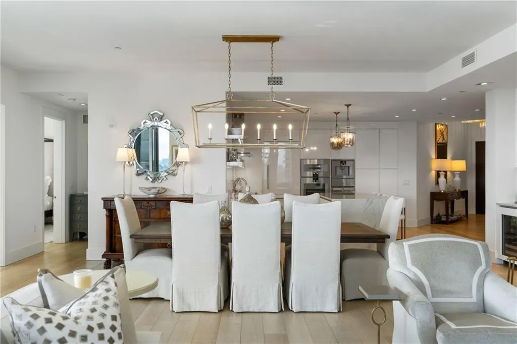 3107 Peachtree Road Ne Unit 1403, Atlanta, Georgia 30305, 2 Bedrooms Bedrooms, ,2 BathroomsBathrooms,Residential,For Sale,3107 Peachtree Road Ne Unit 1403,7621327