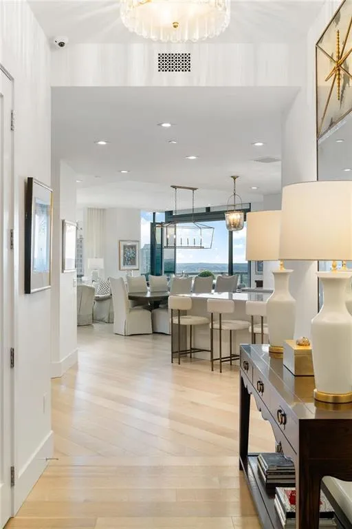 3107 Peachtree Road Ne Unit 1403, Atlanta, Georgia 30305, 2 Bedrooms Bedrooms, ,2 BathroomsBathrooms,Residential,For Sale,3107 Peachtree Road Ne Unit 1403,7621327