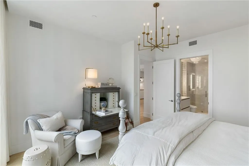 3107 Peachtree Road Ne Unit 1403, Atlanta, Georgia 30305, 2 Bedrooms Bedrooms, ,2 BathroomsBathrooms,Residential,For Sale,3107 Peachtree Road Ne Unit 1403,7621327