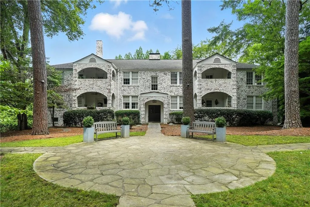 77 Peachtree Memorial Drive Nw Unit 2, Atlanta, Georgia 30309, 2 Bedrooms Bedrooms, ,2 BathroomsBathrooms,Residential,For Sale,77 Peachtree Memorial Drive Nw Unit 2,7632735