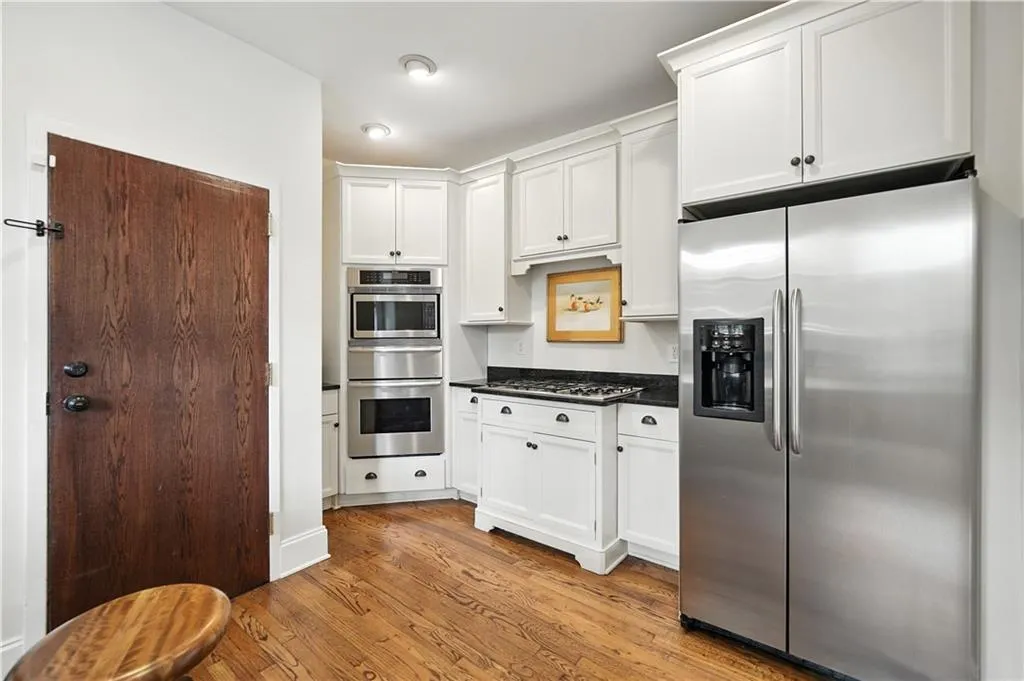 77 Peachtree Memorial Drive Nw Unit 2, Atlanta, Georgia 30309, 2 Bedrooms Bedrooms, ,2 BathroomsBathrooms,Residential,For Sale,77 Peachtree Memorial Drive Nw Unit 2,7632735