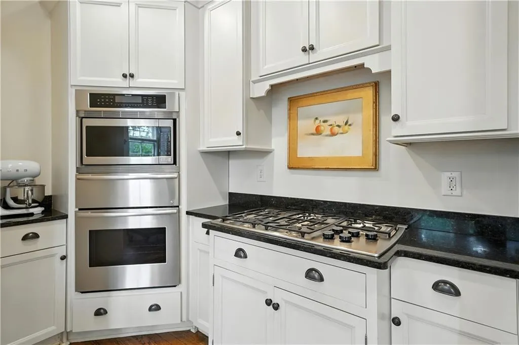 77 Peachtree Memorial Drive Nw Unit 2, Atlanta, Georgia 30309, 2 Bedrooms Bedrooms, ,2 BathroomsBathrooms,Residential,For Sale,77 Peachtree Memorial Drive Nw Unit 2,7632735