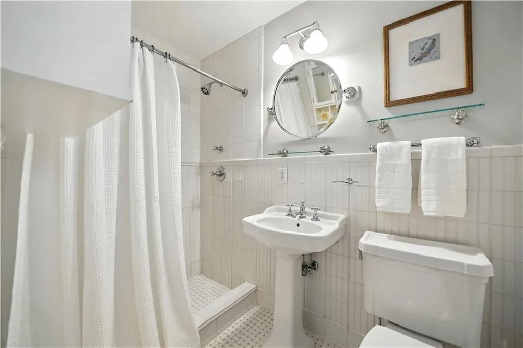 77 Peachtree Memorial Drive Nw Unit 2, Atlanta, Georgia 30309, 2 Bedrooms Bedrooms, ,2 BathroomsBathrooms,Residential,For Sale,77 Peachtree Memorial Drive Nw Unit 2,7632735