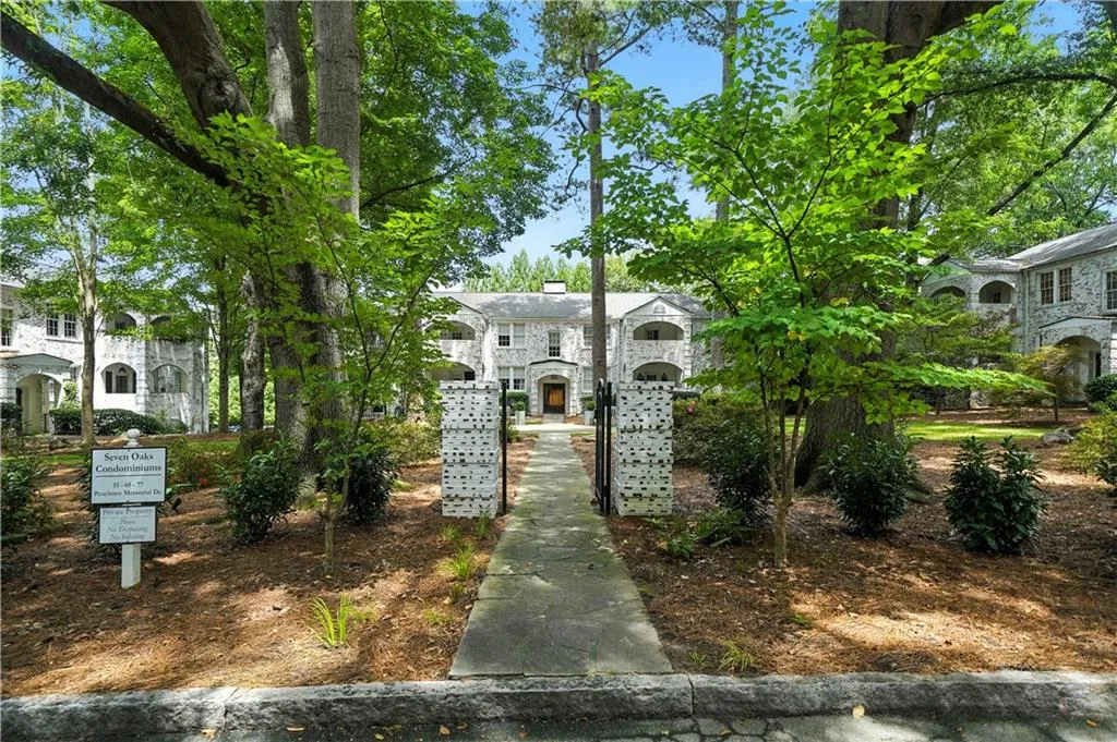 77 Peachtree Memorial Drive Nw Unit 2, Atlanta, Georgia 30309, 2 Bedrooms Bedrooms, ,2 BathroomsBathrooms,Residential,For Sale,77 Peachtree Memorial Drive Nw Unit 2,7632735
