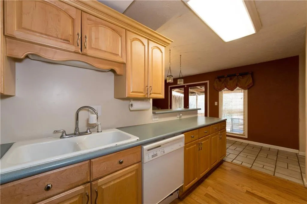 8865 Roberts Drive, Atlanta, Georgia 30350, 2 Bedrooms Bedrooms, ,2 BathroomsBathrooms,Residential,Sold,8865 Roberts Drive,5648583