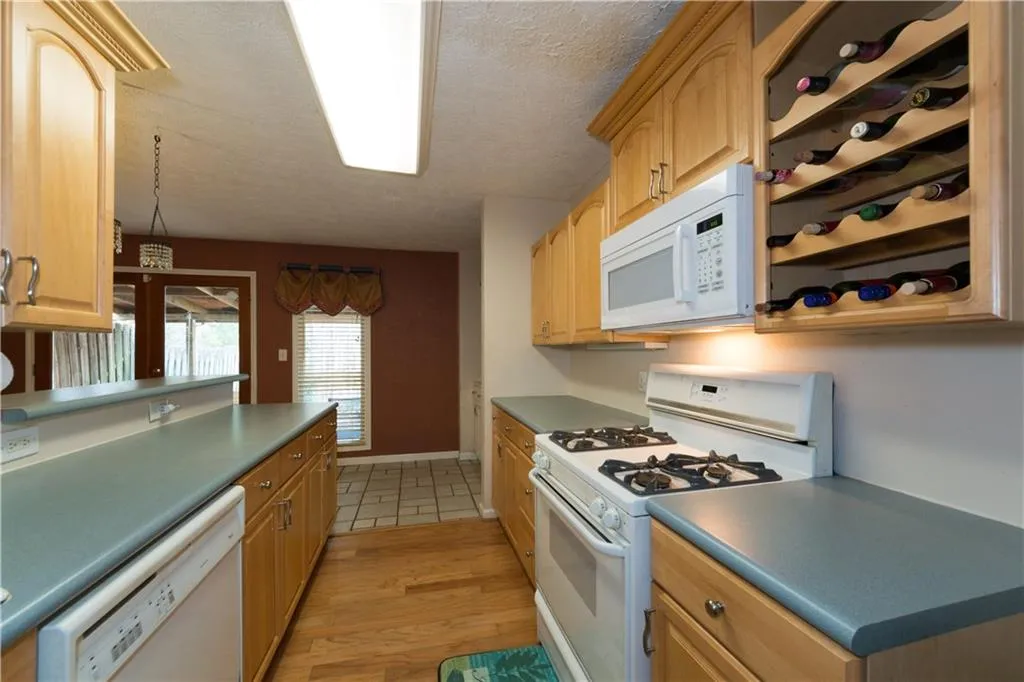 8865 Roberts Drive, Atlanta, Georgia 30350, 2 Bedrooms Bedrooms, ,2 BathroomsBathrooms,Residential,Sold,8865 Roberts Drive,5648583