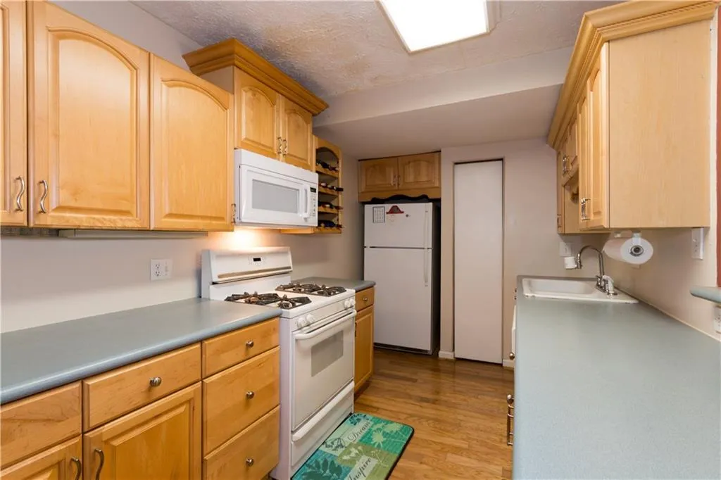 8865 Roberts Drive, Atlanta, Georgia 30350, 2 Bedrooms Bedrooms, ,2 BathroomsBathrooms,Residential,Sold,8865 Roberts Drive,5648583