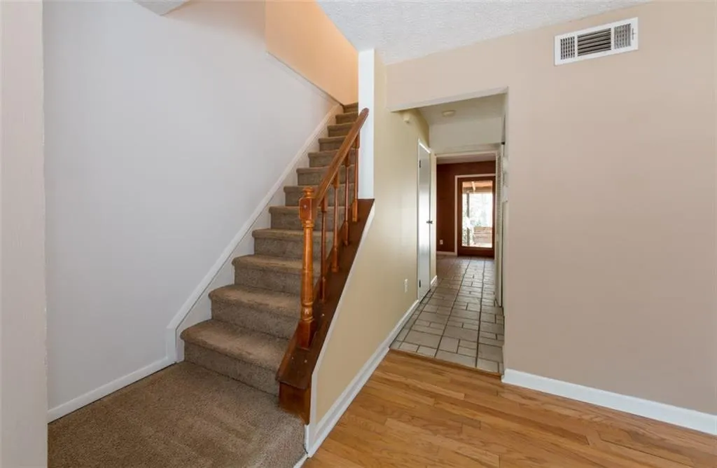 8865 Roberts Drive, Atlanta, Georgia 30350, 2 Bedrooms Bedrooms, ,2 BathroomsBathrooms,Residential,Sold,8865 Roberts Drive,5648583