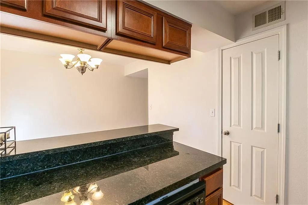 6940 Roswell Road Unit 7f, Atlanta, Georgia 30328, 3 Bedrooms Bedrooms, ,1 BathroomBathrooms,Residential,Sold,6940 Roswell Road Unit 7f,6690191