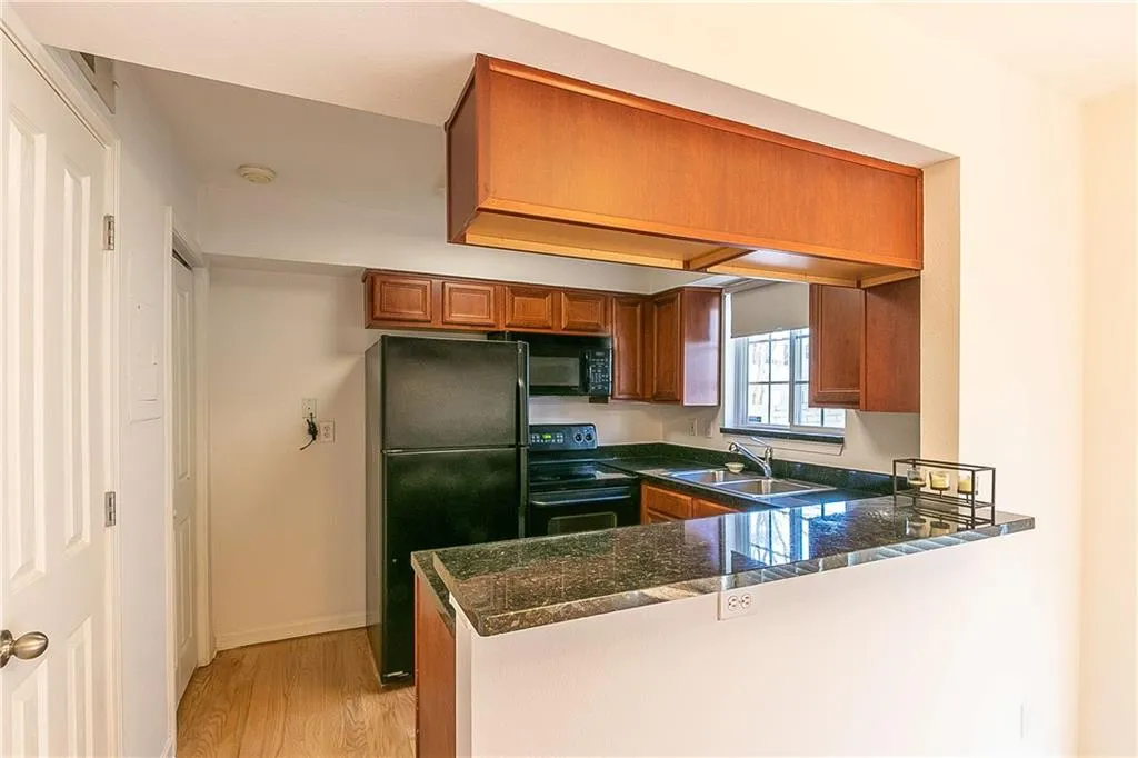 6940 Roswell Road Unit 7f, Atlanta, Georgia 30328, 3 Bedrooms Bedrooms, ,1 BathroomBathrooms,Residential,Sold,6940 Roswell Road Unit 7f,6690191