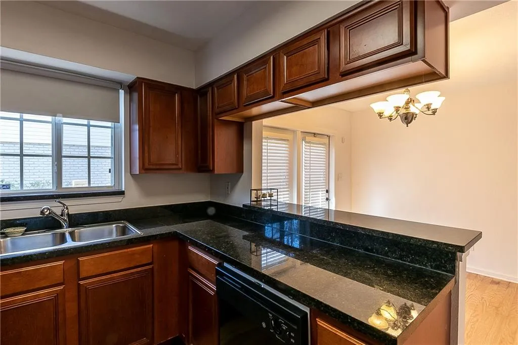 6940 Roswell Road Unit 7f, Atlanta, Georgia 30328, 3 Bedrooms Bedrooms, ,1 BathroomBathrooms,Residential,Sold,6940 Roswell Road Unit 7f,6690191