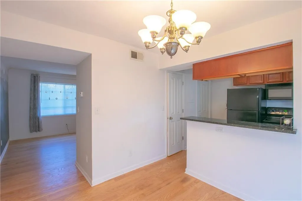 6940 Roswell Road Unit 7f, Atlanta, Georgia 30328, 3 Bedrooms Bedrooms, ,1 BathroomBathrooms,Residential,Sold,6940 Roswell Road Unit 7f,6690191