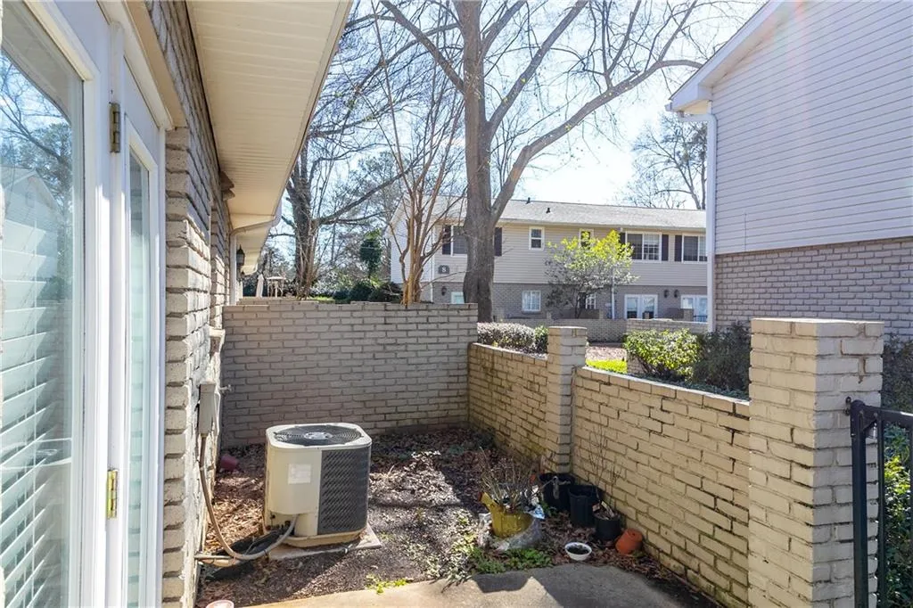 6940 Roswell Road Unit 7f, Atlanta, Georgia 30328, 3 Bedrooms Bedrooms, ,1 BathroomBathrooms,Residential,Sold,6940 Roswell Road Unit 7f,6690191