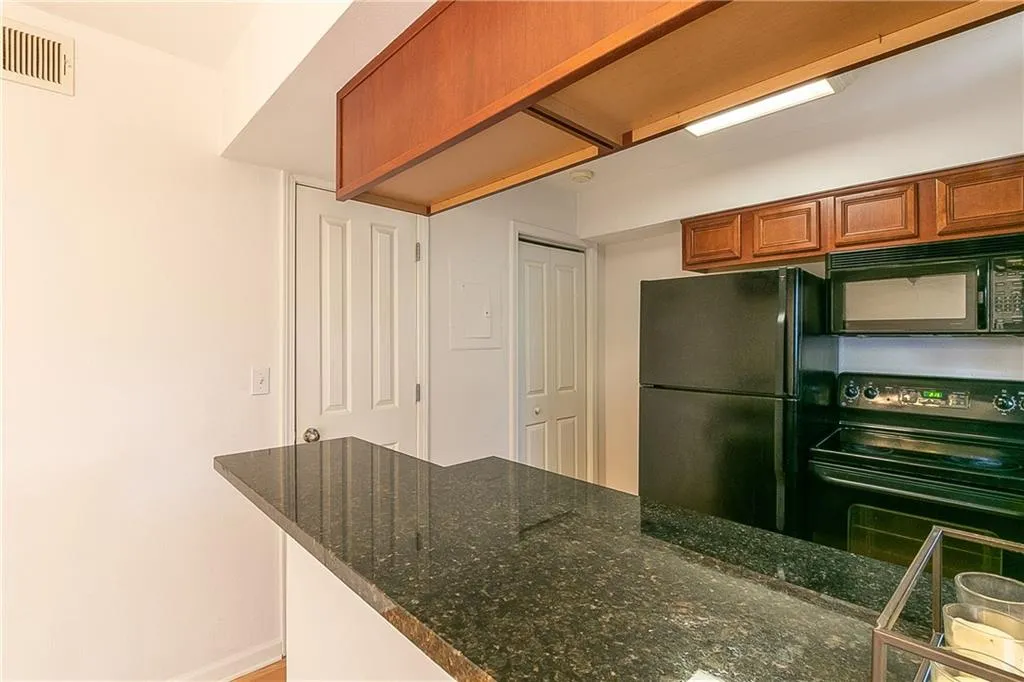 6940 Roswell Road Unit 7f, Atlanta, Georgia 30328, 3 Bedrooms Bedrooms, ,1 BathroomBathrooms,Residential,Sold,6940 Roswell Road Unit 7f,6690191