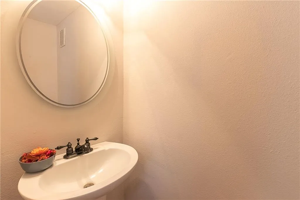 6940 Roswell Road Unit 7f, Atlanta, Georgia 30328, 3 Bedrooms Bedrooms, ,1 BathroomBathrooms,Residential,Sold,6940 Roswell Road Unit 7f,6690191