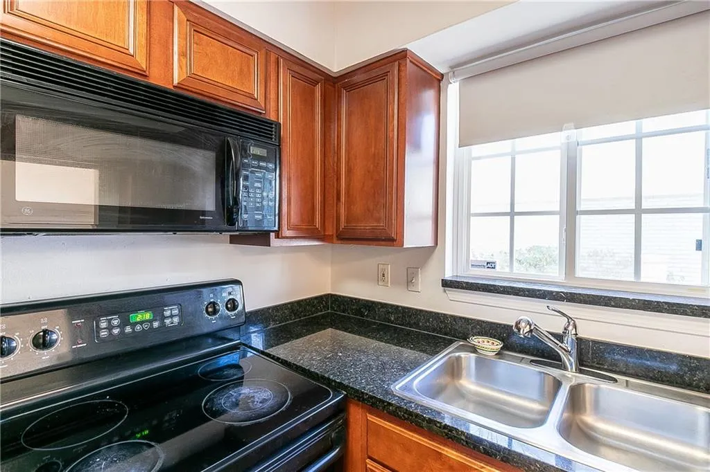 6940 Roswell Road Unit 7f, Atlanta, Georgia 30328, 3 Bedrooms Bedrooms, ,1 BathroomBathrooms,Residential,Sold,6940 Roswell Road Unit 7f,6690191