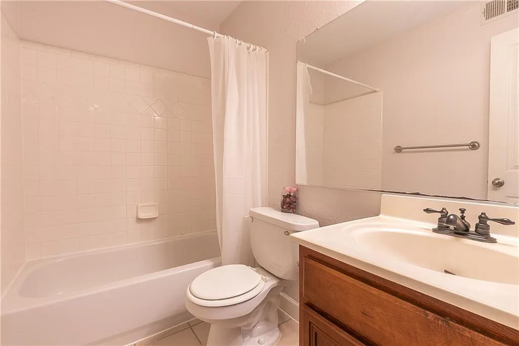 6940 Roswell Road Unit 7f, Atlanta, Georgia 30328, 3 Bedrooms Bedrooms, ,1 BathroomBathrooms,Residential,Sold,6940 Roswell Road Unit 7f,6690191