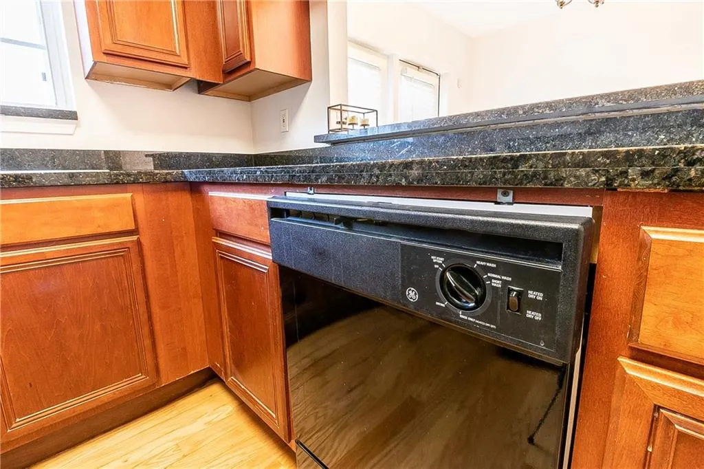 6940 Roswell Road Unit 7f, Atlanta, Georgia 30328, 3 Bedrooms Bedrooms, ,1 BathroomBathrooms,Residential,Sold,6940 Roswell Road Unit 7f,6690191