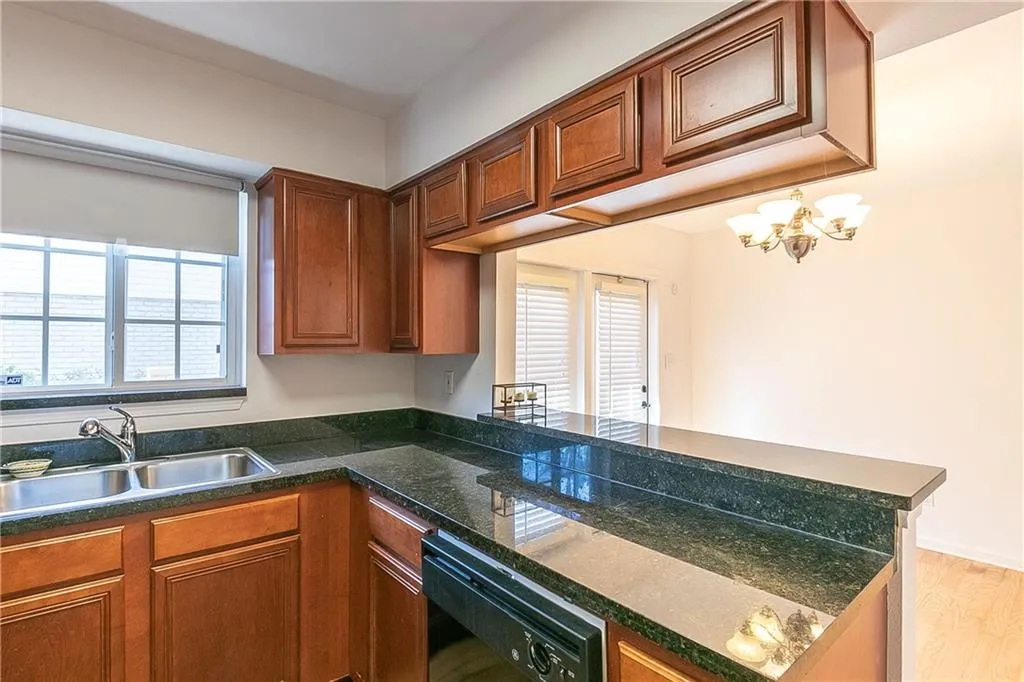 6940 Roswell Road Unit 7f, Atlanta, Georgia 30328, 3 Bedrooms Bedrooms, ,1 BathroomBathrooms,Residential,Sold,6940 Roswell Road Unit 7f,6690191