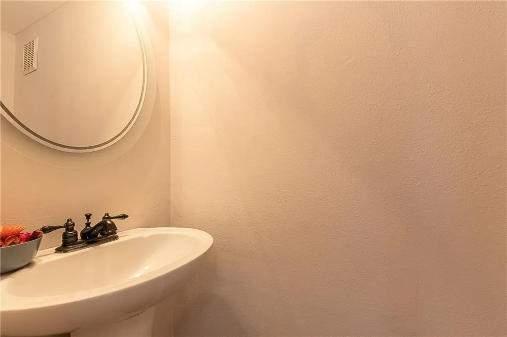 6940 Roswell Road Unit 7f, Atlanta, Georgia 30328, 3 Bedrooms Bedrooms, ,1 BathroomBathrooms,Residential,Sold,6940 Roswell Road Unit 7f,6690191