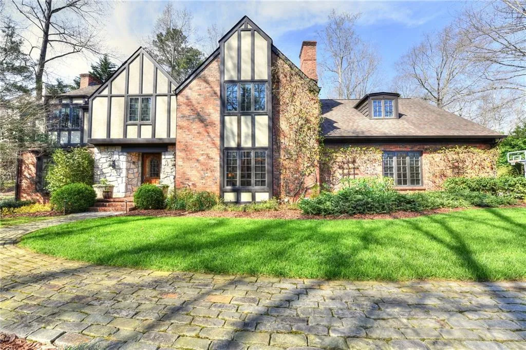 175 Churchill Drive, Sandy Springs, Georgia 30350, 6 Bedrooms Bedrooms, ,5 BathroomsBathrooms,Residential,Sold,175 Churchill Drive,5977666