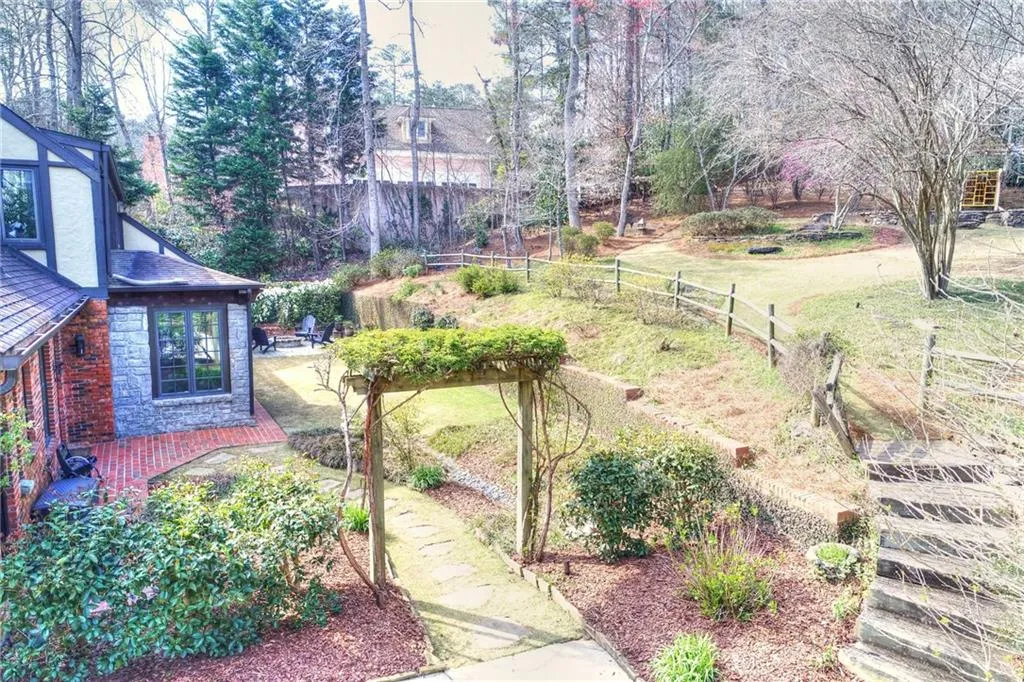 175 Churchill Drive, Sandy Springs, Georgia 30350, 6 Bedrooms Bedrooms, ,5 BathroomsBathrooms,Residential,Sold,175 Churchill Drive,5977666