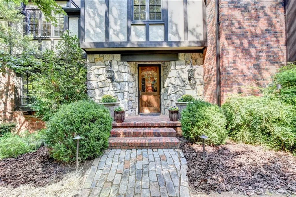 175 Churchill Drive, Sandy Springs, Georgia 30350, 6 Bedrooms Bedrooms, ,5 BathroomsBathrooms,Residential,Sold,175 Churchill Drive,5977666