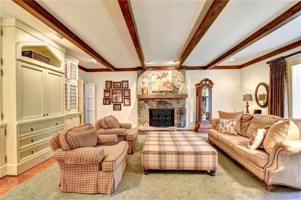 175 Churchill Drive, Sandy Springs, Georgia 30350, 6 Bedrooms Bedrooms, ,5 BathroomsBathrooms,Residential,Sold,175 Churchill Drive,5977666