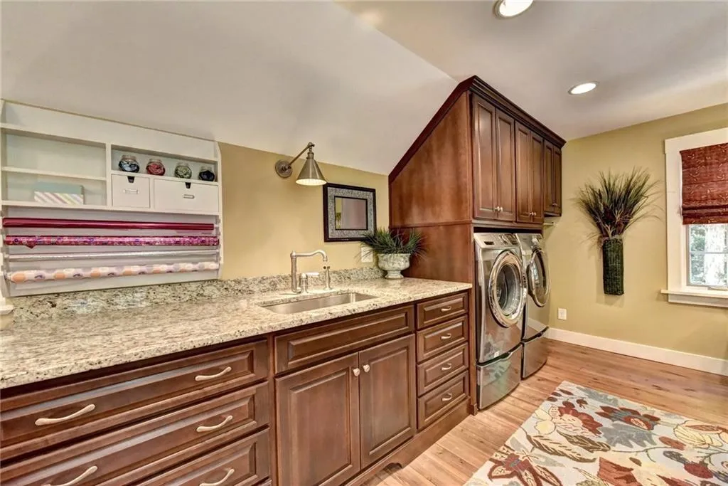 175 Churchill Drive, Sandy Springs, Georgia 30350, 6 Bedrooms Bedrooms, ,5 BathroomsBathrooms,Residential,Sold,175 Churchill Drive,5977666