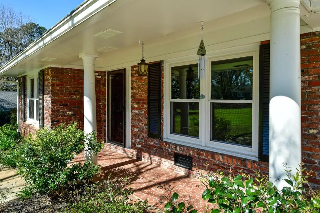 1722 W Nancy Creek Drive Ne, Brookhaven, Georgia 30319, 3 Bedrooms Bedrooms, ,2 BathroomsBathrooms,Residential,Sold,1722 W Nancy Creek Drive Ne,5982852