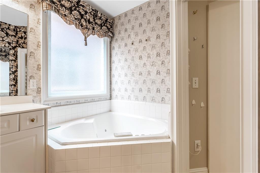 6285 Glen Oaks Lane, Sandy Springs, Georgia 30328, 4 Bedrooms Bedrooms, ,3 BathroomsBathrooms,Residential,Sold,6285 Glen Oaks Lane,7266869