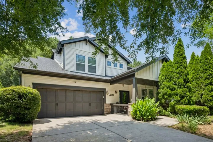 Beautifully Maintained Boulder Walk Home With Spacious Living And Timeless Finishes