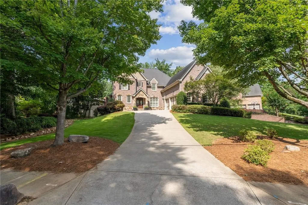 3283 Stratfield Drive Ne, Brookhaven, Georgia 30319, 7 Bedrooms Bedrooms, ,6 BathroomsBathrooms,Residential,For Sale,3283 Stratfield Drive Ne,7603677