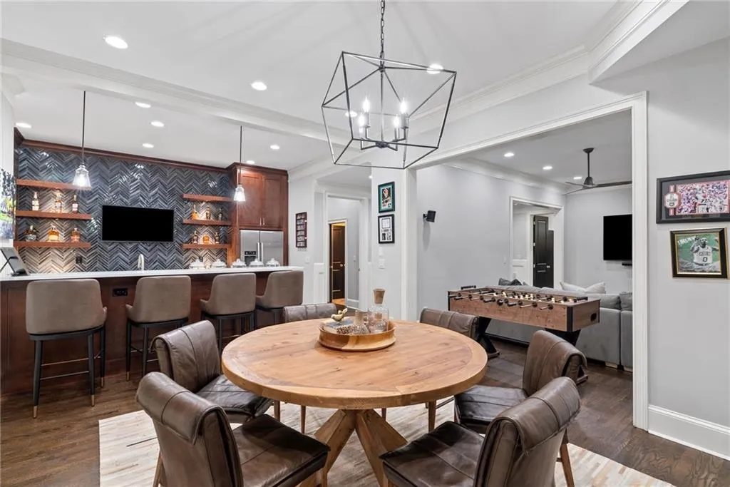 Terrace level dining area and full 2nd kitchen