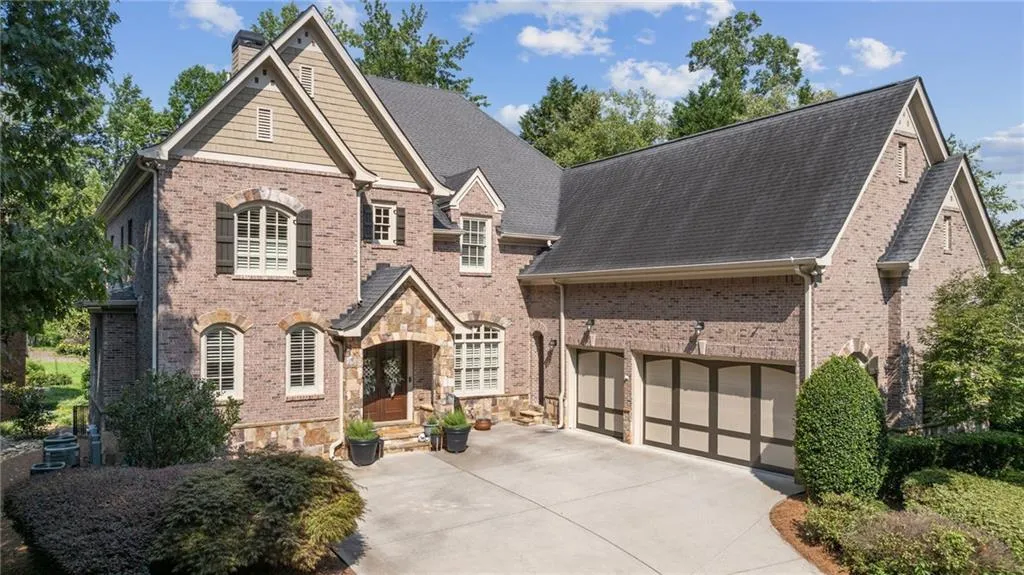 3283 Stratfield Drive Ne, Brookhaven, Georgia 30319, 7 Bedrooms Bedrooms, ,6 BathroomsBathrooms,Residential,For Sale,3283 Stratfield Drive Ne,7603677