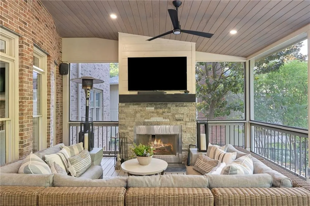 Screened in porch off of the kitchen